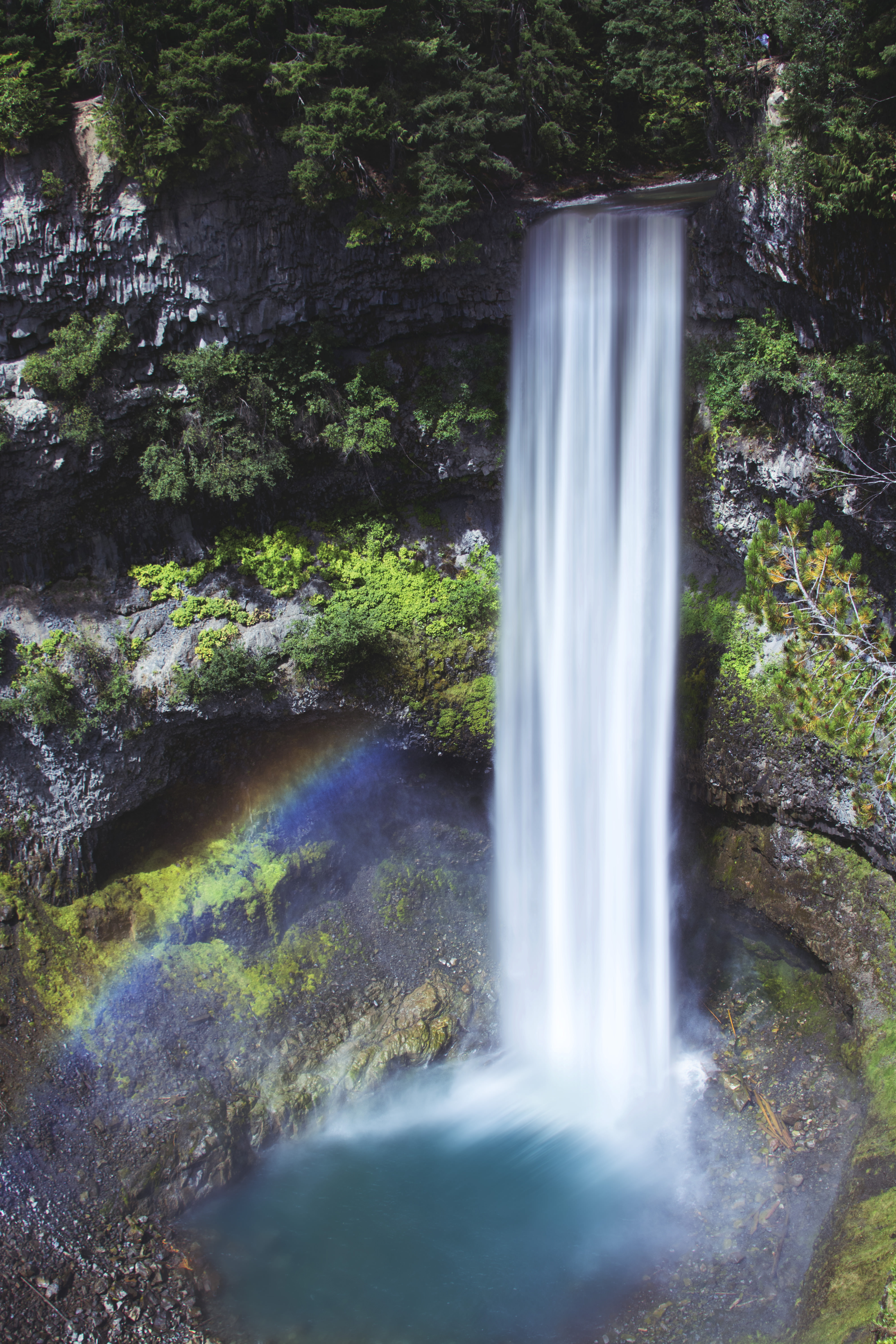 image example of a waterfall using a slow shutter speed