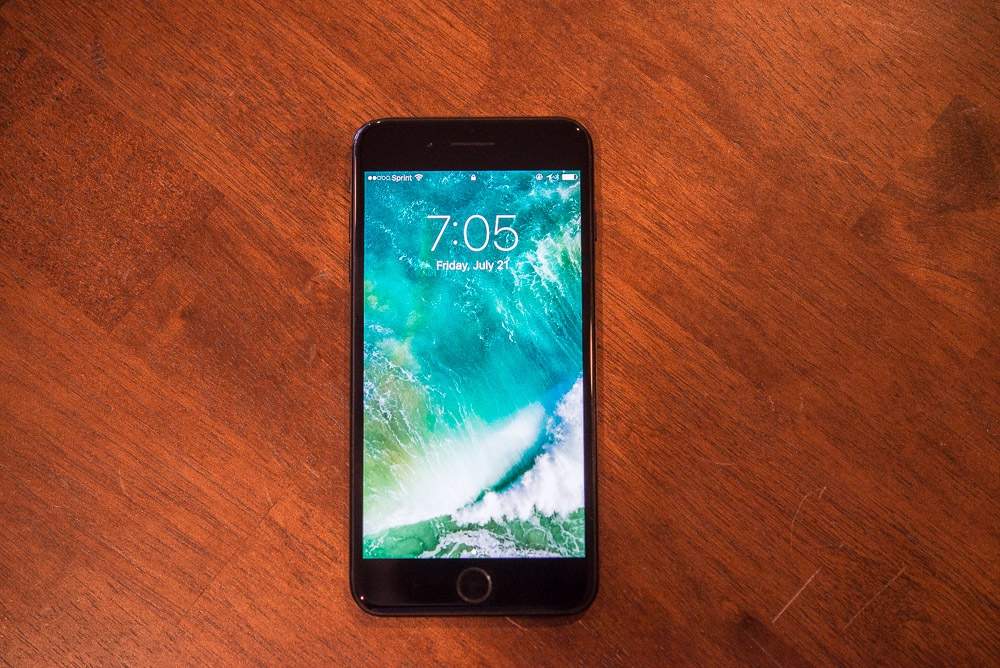 Image of the iPhone 7 Plus showing its default home screen