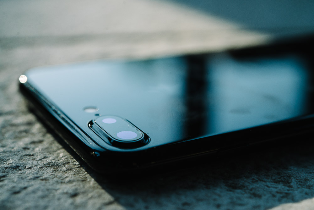 Photo of the iPhone 7 Plus's camera outside in natural light on a table with some shadows and backlit