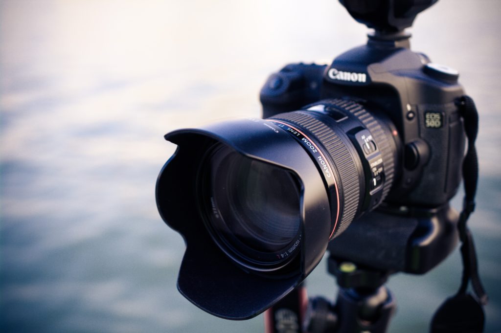 image of a canon zoom lens with a petal lens hood