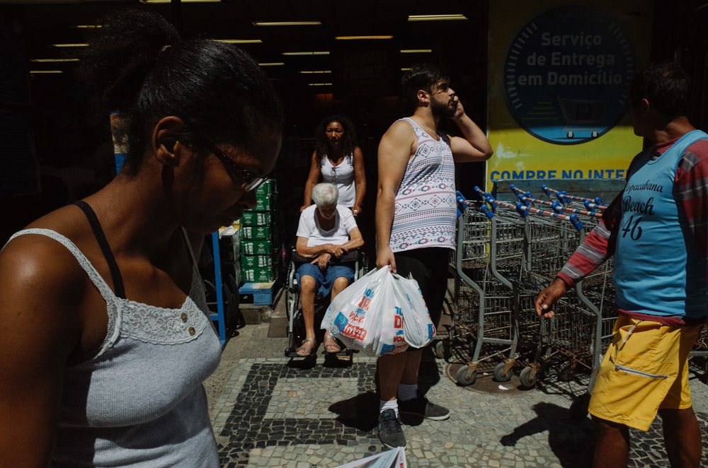 Example of underexposed street photography in Rio de Janeiro Brasil